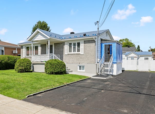 116 Rue Leduc, Sainte-Thérèse, QC J7E 2W4, Canada, Sainte-Thérèse, Quebec J7E