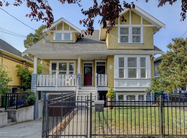 134 Clarence St, Victoria, British Columbia V8V 2J2
