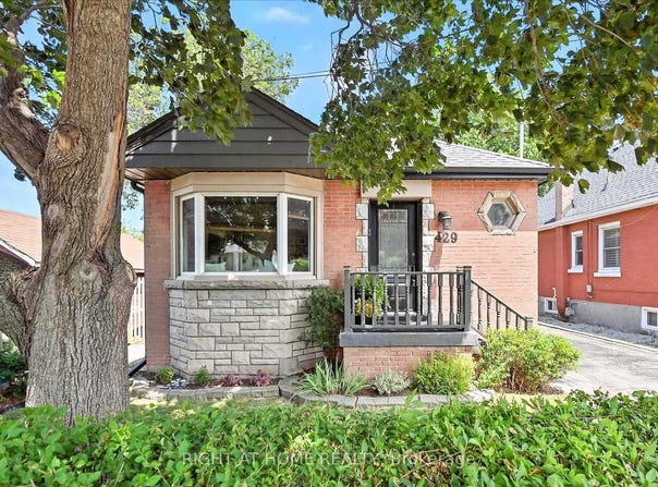 429 Fennell Avenue E, Hamilton, Ontario L9A1V1