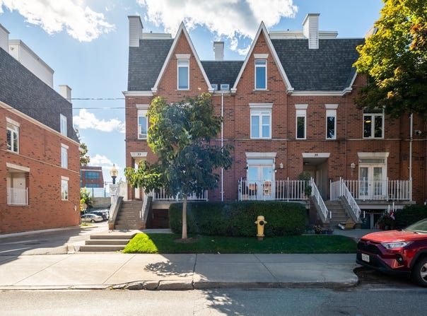 33 Sudbury St, Toronto, Ontario M6J 3W6
