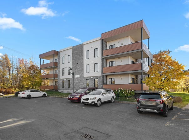 4850 Rue Thomas-Chapais, Desjardins, Quebec G6W0G4