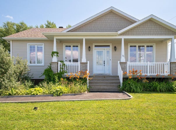 121 Rue des Orchidées, Saint-Apollinaire, QC G0S2E0, CA, Saint-Apollinaire, Quebec G0S2E0