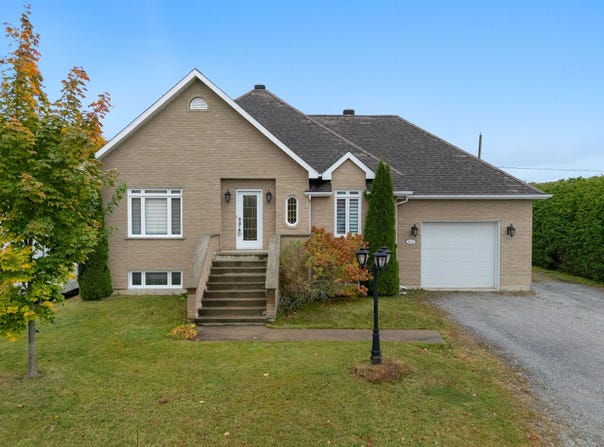 940 Rue Virginie-Laflamme, Fleurimont, Quebec J1E4K4
