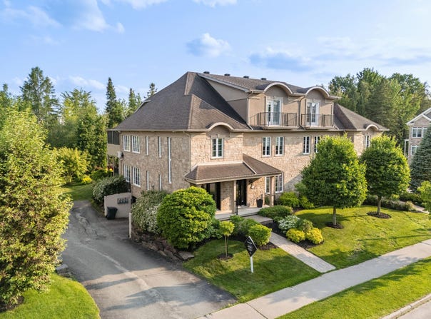 2704 Rue Charles-Baudelaire, Les Nations, QC J1L0B9, CA, Les Nations, Quebec J1L0B9