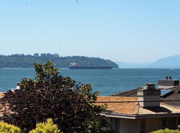 225 24th Street 203, West Vancouver, British Columbia V7V 4G9