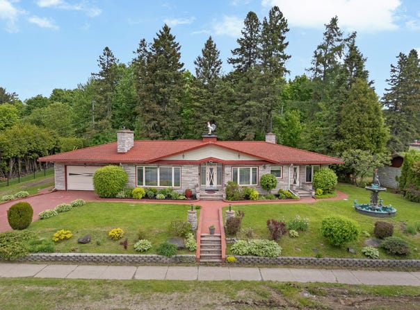 3702 Rue Bellevue, Shawinigan, QC G9N3L5, CA, Shawinigan, Quebec G9N3L5