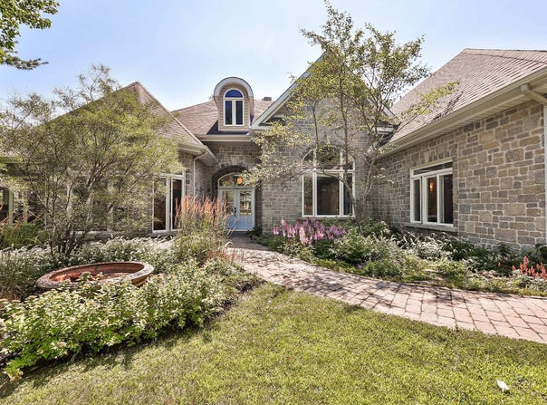 33 Ch. des Primevères, Sainte-Anne-des-Lacs, Quebec J0R 1B0