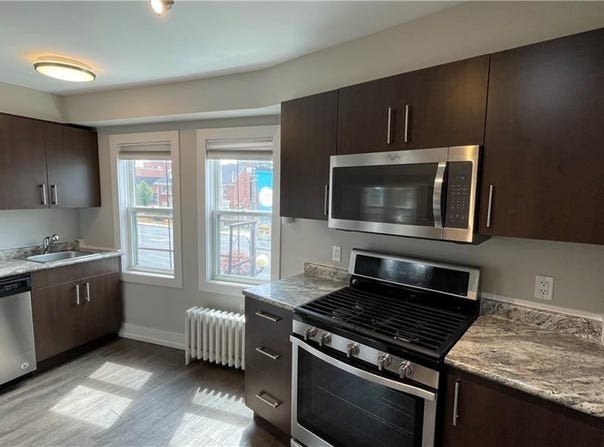 4 Ottawa Street N 16, Hamilton, ON, Hamilton, Ontario L8H-3Y7