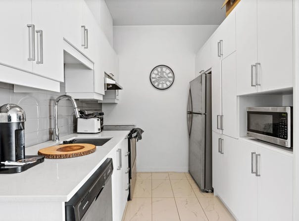 9185 Rue Lennon, Brossard, QC J4Y 0R9, Canada, Brossard, Quebec J4Y 3K4