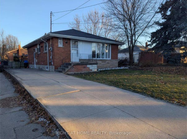 99 West 4th Street, Hamilton, Ontario L9C3M8