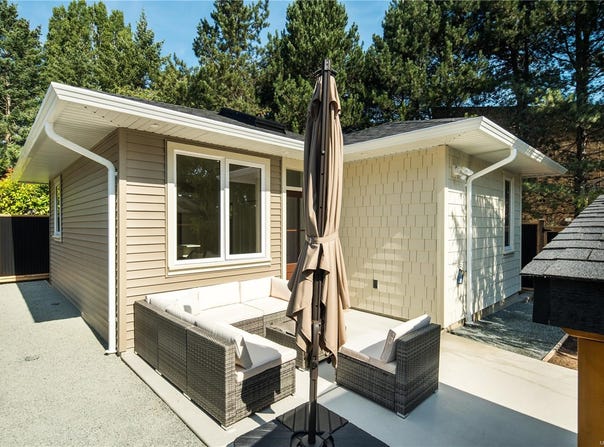 568 Kay St C, Saanich, British Columbia V8Z 2L3