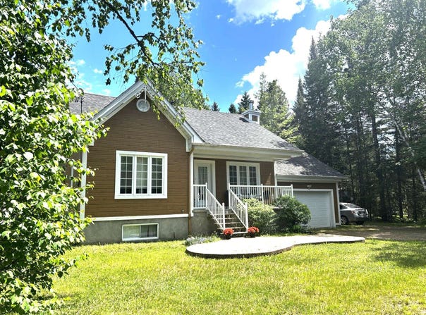 11 Ch. du Faucon, Saint-Donat, Quebec J0T2C0