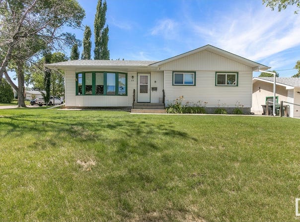 35 IVY CR, Sherwood Park, Alberta T8A1W3