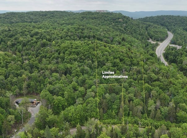 Ch. du Val-des-Monts, Saint-Adolphe-d'Howard, Quebec J0T 2B0