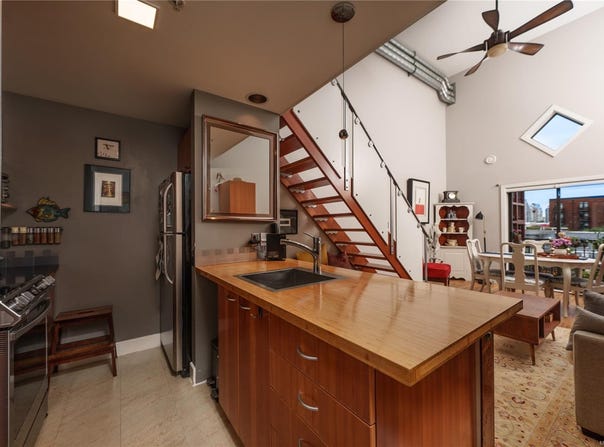 555 Chatham St, Victoria, British Columbia V8T1E1