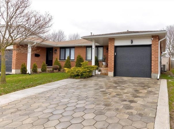 605 Pinerow Crescent B, Waterloo, Ontario N2T 2K6
