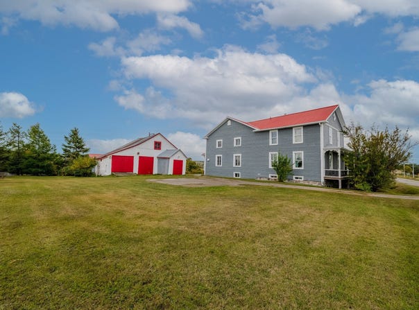 333 Rue Principale E., Saint-Anaclet-de-Lessard, Quebec G0K1H0