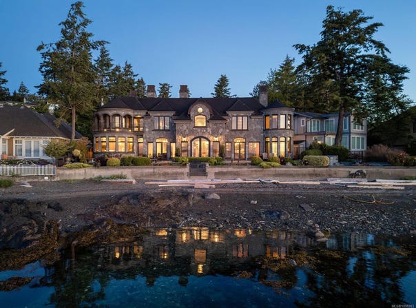 10493 Allbay Rd, Sidney, British Columbia V8L2P2