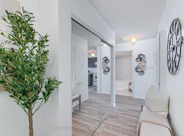 5 - 17 Cheltenham Road, Barrie, Ontario L4M0E7