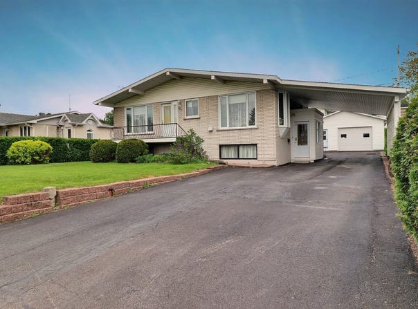 1417 Rue Voltaire, Chicoutimi, QC G7J3Y1, CA, Chicoutimi, Quebec G7J3Y1