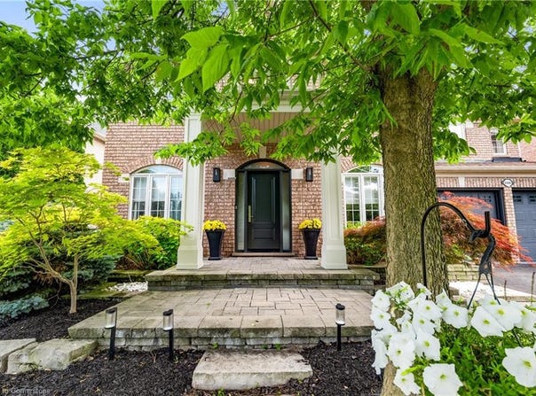 2366 Valleyridge Drive, Oakville, Ontario L6M5C3