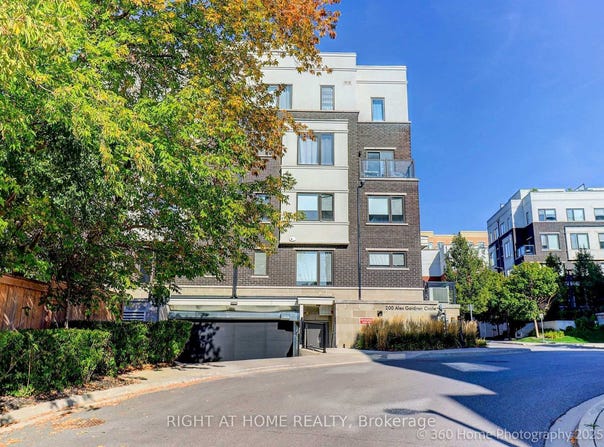 28 - 200 Alex Gardner Circle, Aurora, Ontario L4G3G5