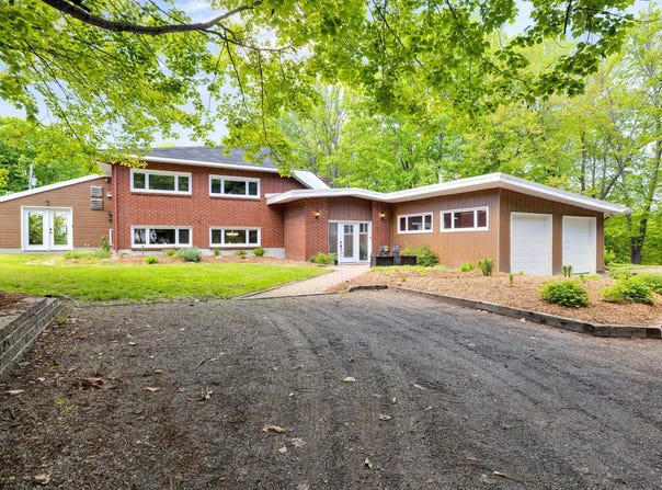 40 Rue de Longueuil, Cantley, Quebec J8V 2T8