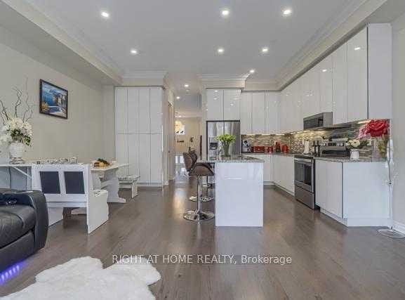 12 Laskin Drive, Vaughan, Ontario L6A5A4