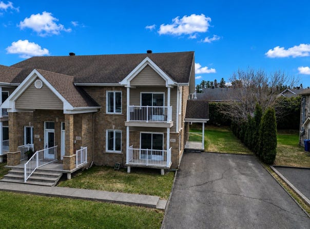 2091 Rue des Roitelets, Chicoutimi, Quebec G7H0B6
