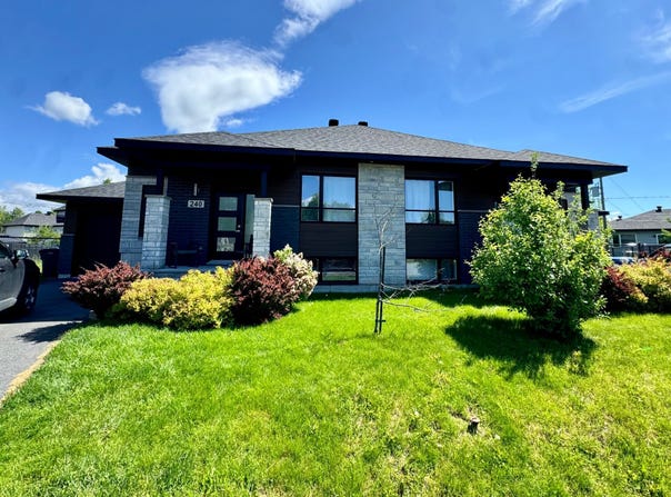 240 Place Raymond-Huot, Sorel-Tracy, QC J3R0L5, CA, Sorel-Tracy, Quebec J3R0L5