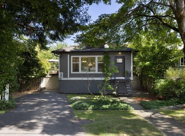 3075 Albany St, Victoria, British Columbia V9A1R4