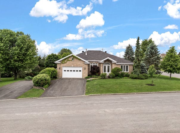 4107 Rue des Pruniers, Lac-Mégantic, Quebec G6B3K3