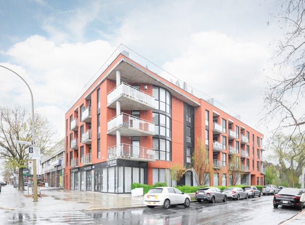 2365Z Av. Beaconsfield, Montréal, Quebec H4A2G9