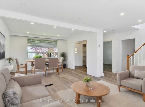 Upper - 35 Ingleside Drive, Toronto, Ontario M3K1V2