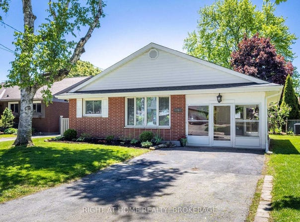 26 Nova Drive, Hamilton, Ontario L8T2P3