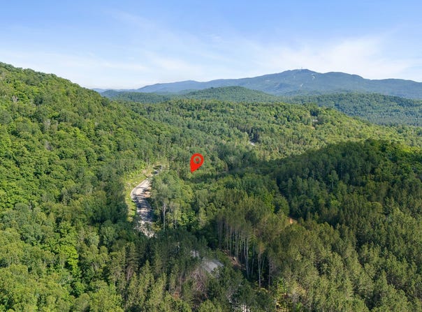 Allée du Domaine-Johannsen, Mont-Tremblant, Quebec J8E 2M6