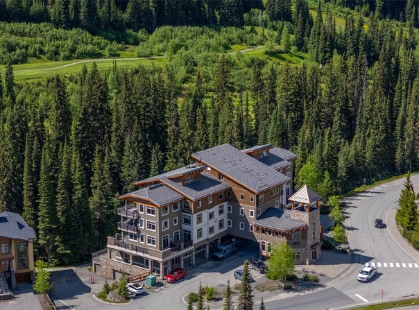 3270 Creekside Way 304, Sun Peaks, British Columbia V0E 5N0