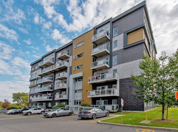 575 Rue Robert-Élie, Laval-des-Rapides, Quebec H7N0E8