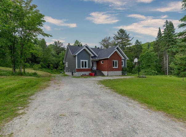 27 Ch. des Chasseurs, Val-des-Monts, QC J8N4H3, CA, Val-des-Monts, Quebec J8N4H3