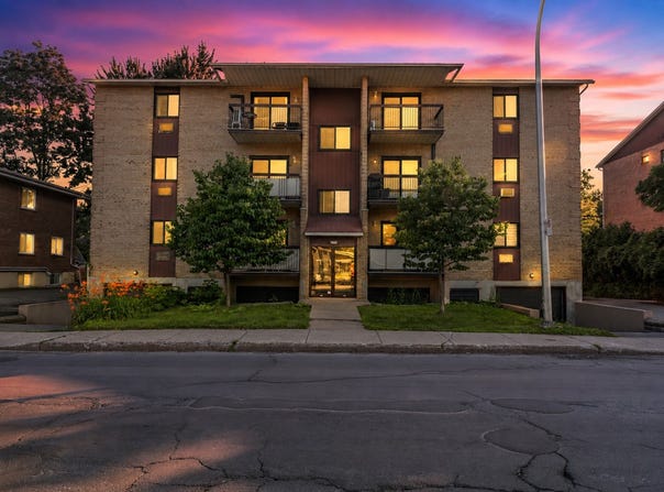 1225 Av. Victoria, Saint-Lambert, Quebec J4R1R3