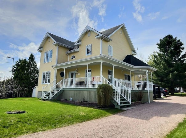 7069 Rue du Centre, Lac-Kénogami, QC G7X0H9, CA, Lac-Kénogami, Quebec G7X0H9