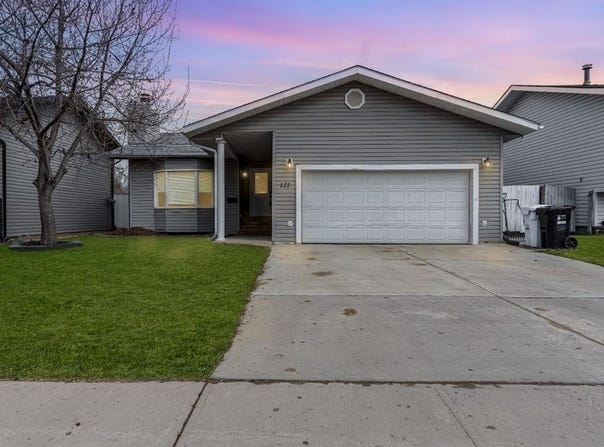 121 Cowley Bay, Fort McMurray, Alberta T9K1G5