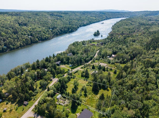 Ch. du Lac-St-Pierre O., Mont-Carmel, Quebec G0L1W0
