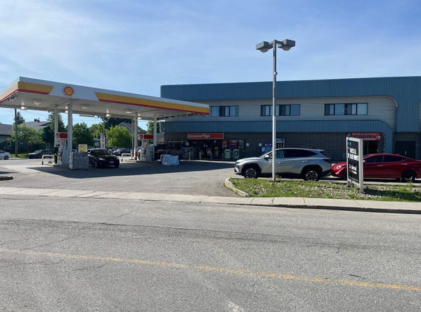 9 Rue Thérien, Gatineau (Hull), Quebec J8Y 1H7