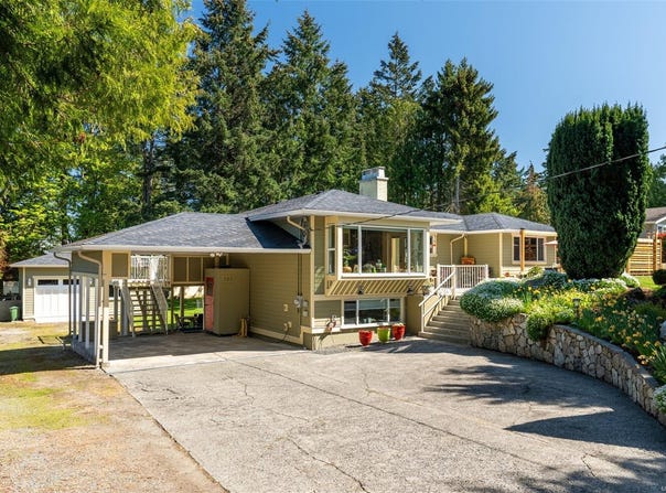 8545 Aldous Terr, North Saanich, British Columbia V8L1K9