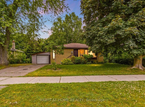 102 Murray Drive, Aurora, Ontario L4G2C5