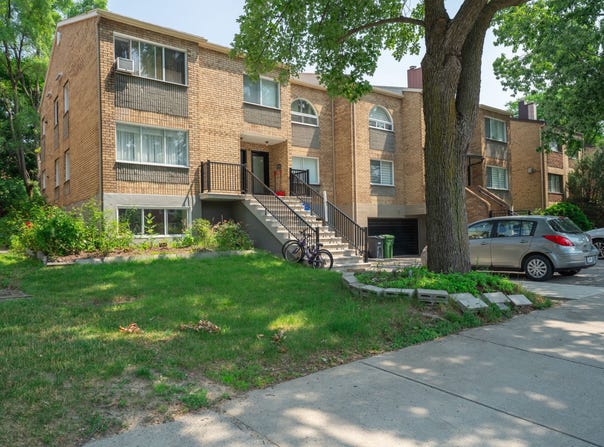8793 Rue St-Hubert, Ahuntsic-Cartierville, QC H2M2K8, CA, Ahuntsic-Cartierville, Quebec H2M2K8