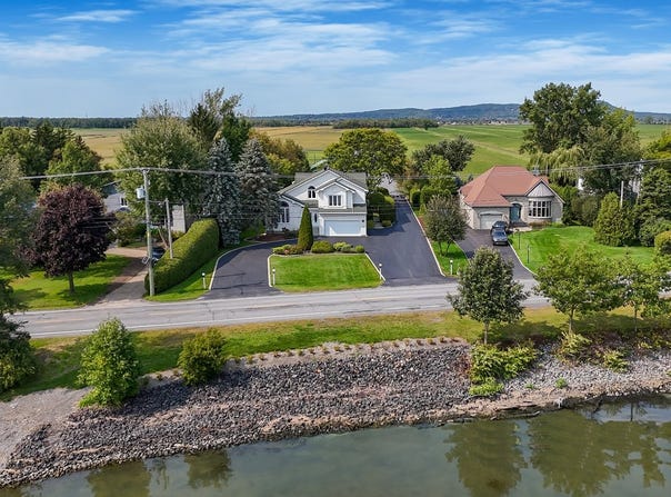 233 Ch. du Richelieu, Saint-Basile-le-Grand, Quebec J3N 1K7