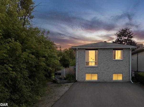 572 Spruce Street, Collingwood, Ontario L9Y4R2