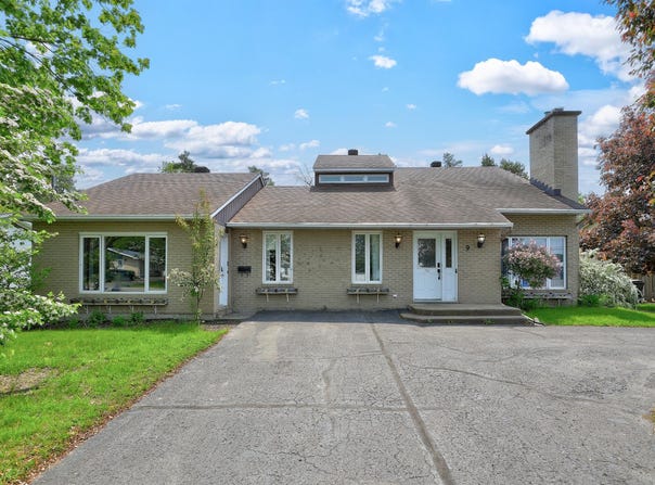 9 Rue Rivest, Saint-Charles-Borromée, QC J6E7Y8, CA, Saint-Charles-Borromée, Quebec J6E7Y8